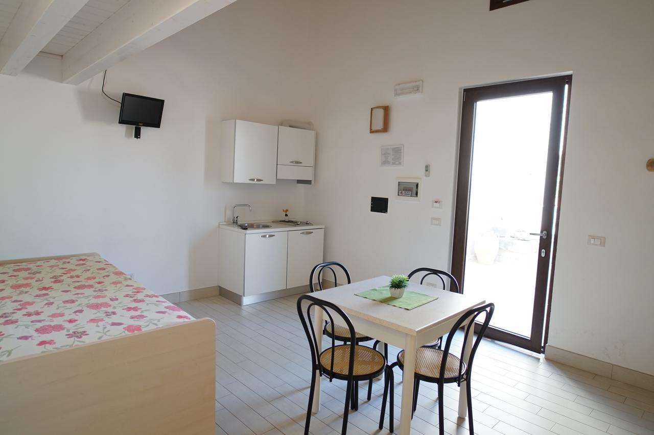 Il Giardino Del Tiglio Bed and Breakfast Uggiano La Chiesa Εξωτερικό φωτογραφία